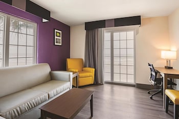 Executive Suite, 1 King Bed, Non Smoking