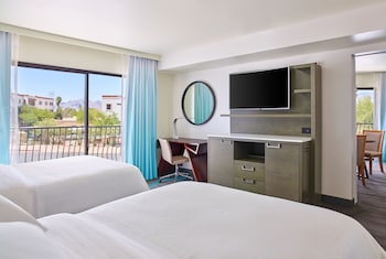 Executive Suite, Multiple Beds, Corner