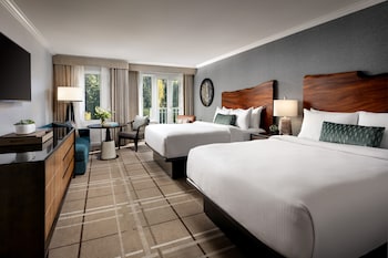 Deluxe Room, 2 Queen Beds, Mountain View, Slope side