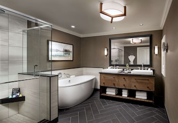 Fairmont Gold, Executive Suite, 1 King Bed
