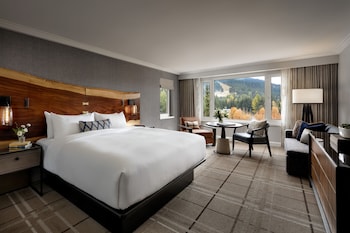 Deluxe Room, 1 King Bed, Mountain View, Slope side