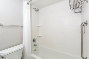 Standard Room, 1 King Bed, Balcony, Oceanfront (High Floor)