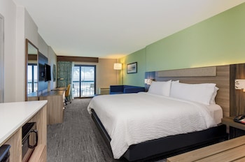 Room, 1 King Bed, Roll-in Shower, Oceanfront (Roll-In Shower)