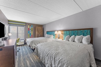 Room, 2 Queen Beds, Refrigerator & Microwave