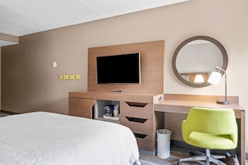One Queen Bed, Non-Smoking, Accessible