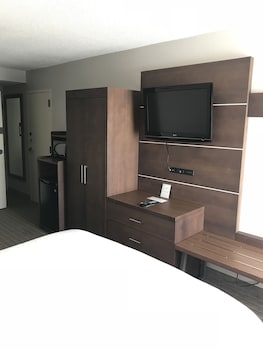 Standard Room, 1 Queen Bed, Accessible (Mobility Tub)