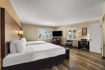 Standard Room, 2 Queen Beds, Non Smoking