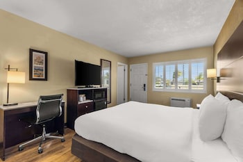 Standard Room, 1 King and 1 Double Bed, Non Smoking