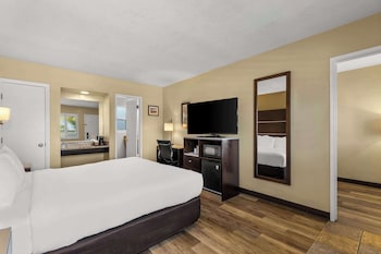 Standard Room, 1 King and 1 Double Bed, Non Smoking