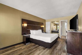 Standard Room, 1 King and 1 Double Bed, Non Smoking