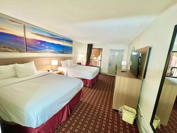 Room, 2 Queen Beds, Non Smoking (2nd Floor)
