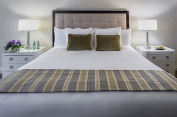Premier Room, 1 King Bed, City View