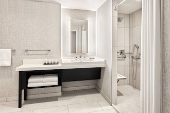 Room, 1 King Bed (Mobility/Hearing Access, Roll-In Shwr)