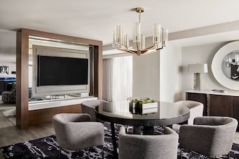 Suite, 1 King Bed