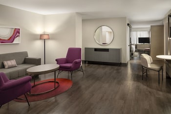 Suite, 1 King Bed, City View