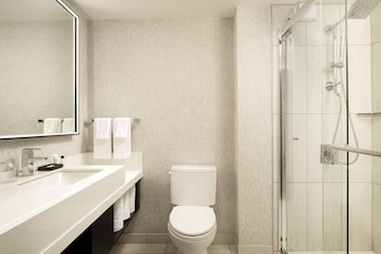 Room, 2 Queen Beds, City View, Corner
