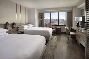 Room, 2 Queen Beds, City View, Corner