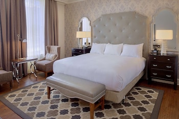 Grand Hall 1 King Luxury Fountain View, Club Lounge Access