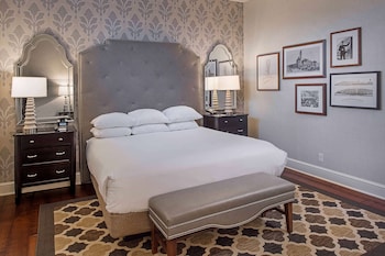 Grand Hall 1 King Luxury, Mobility Accessible with Bathtub, Club Lounge Access