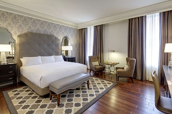 Grand Hall 1 King Luxury Wet Bar, Club Lounge Access