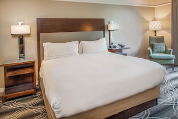 Deluxe Room, 1 King Bed, Accessible (Mobility & Hearing, Roll-in Shower)