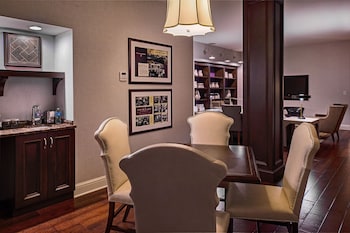 Grand Hall 1 King Conductors Luxury Suite, Club Lounge Access