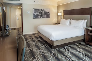 Deluxe Room, 1 King Bed, Accessible (Mobility & Hearing, Roll-in Shower)