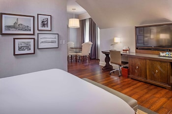 Grand Hall 1 King Luxury Wet Bar, Club Lounge Access