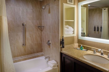 Deluxe Room, 1 King Bed, Accessible, Bathtub (Mobility & Hearing)