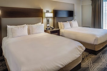 Room, 2 Queen Beds, Accessible (Mobility & Hearing, Roll-in Shower)