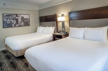 Room, 2 Queen Beds, Accessible (Mobility & Hearing, Roll-in Shower)
