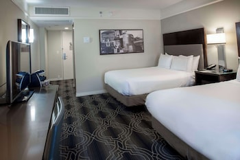 Executive Room, 2 Queen Beds, Non Smoking, Courtyard View, Club Lounge Access