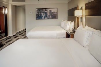 Room, 2 Queen Beds, Accessible (Mobility & Hearing, Roll-in Shower)