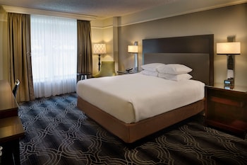 Deluxe Room, 1 King Bed, Accessible (Mobility & Hearing, Roll-in Shower)