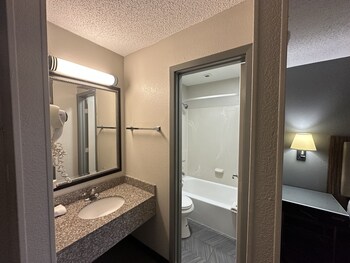 Standard Room, 1 King Bed, Non Smoking