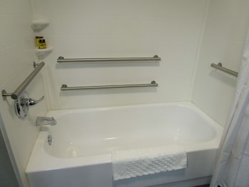Standard Room, 1 King Bed, Accessible, Bathtub