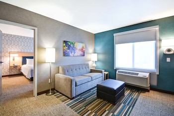 Suite, 1 King Bed, Accessible, Non Smoking (Hearing)