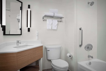 Room, 2 Queen Beds, Hearing Accessible