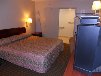 Room, 1 King Bed, Accessible, Smoking