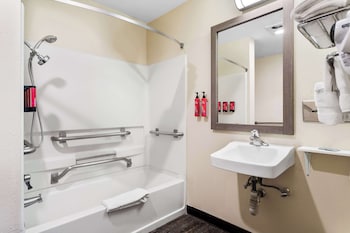 Standard Room, 1 King Bed, Accessible, Bathtub