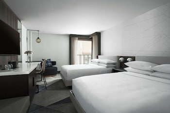 Room, 2 Queen Beds (Mobility/Hearing Access, Roll-In Shwr)
