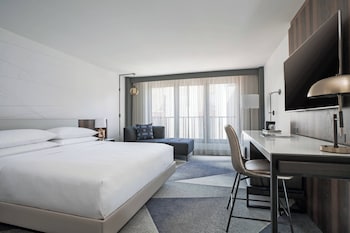 Standard Room, 1 King Bed