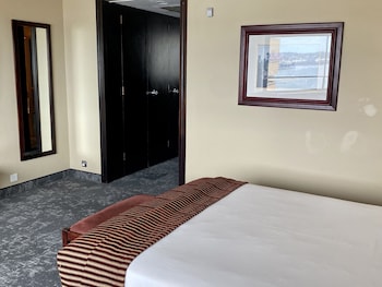 Deluxe Room, 1 Queen Bed, Non Smoking, Harbor View