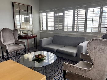 Executive Suite, 1 Queen Bed, Non Smoking, Harbor View