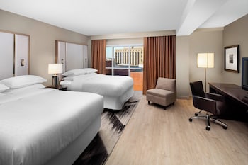 Traditional Room, 2 Queen Beds (Mobility/Hearing Accessible, Tub)