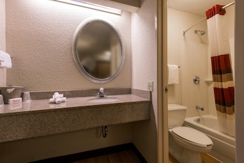 Standard Room, 1 King Bed (Smoke Free)