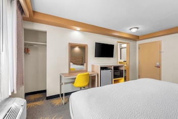 Standard Room, 1 King Bed, Non Smoking