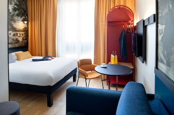 Suite, 1 Double Bed with Sofa bed (Design)