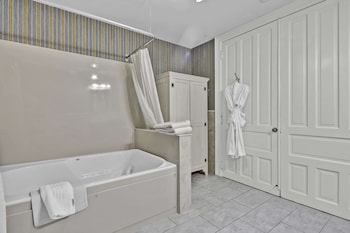Jetted Tub King