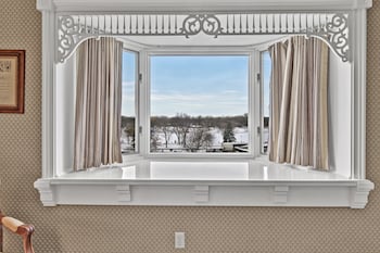 Premium King Riverside